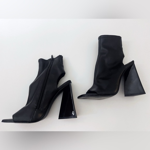 Steve Madden Black Heeled Boots with Chunky Block Heel - Picture 2 of 10